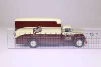 Schlitz Beer Diamond T620, Box Van, (US Road Transport)