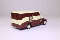 Schlitz Beer Diamond T620, Box Van, (US Road Transport)
