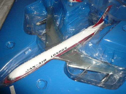 Boing 707-321 - Dan-Air, London Gatwick Airport, 1971 scale 1:144