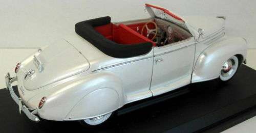 1939 Lincoln Zephyr Convertible Pearl white