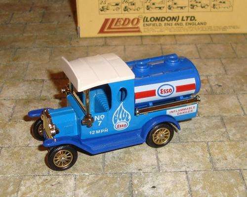 Model T Ford Tanker 1920 - ESSO