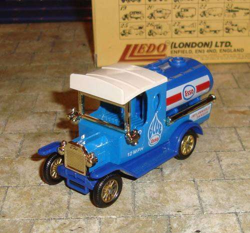 Model T Ford Tanker 1920 - ESSO