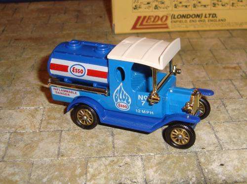 Model T Ford Tanker 1920 - ESSO