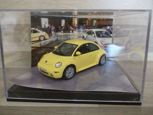 VW Beetle 1999  with 2 figures (Malimium Collection)