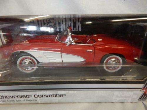 CHEVROLET CORVETTE 1961 RED WHITE FLASH