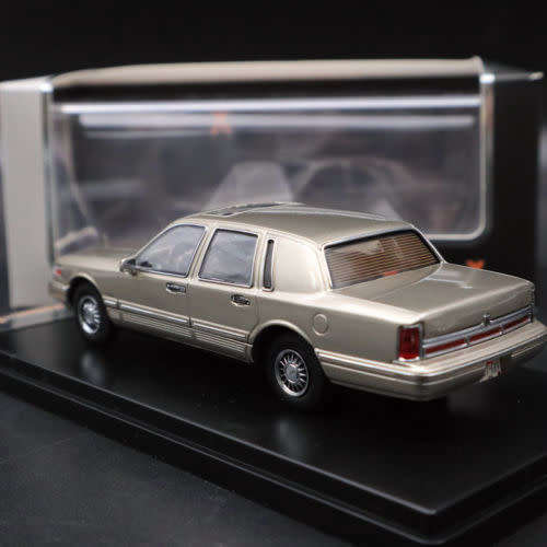 Lincoln - Town Car 4-Door 1996
