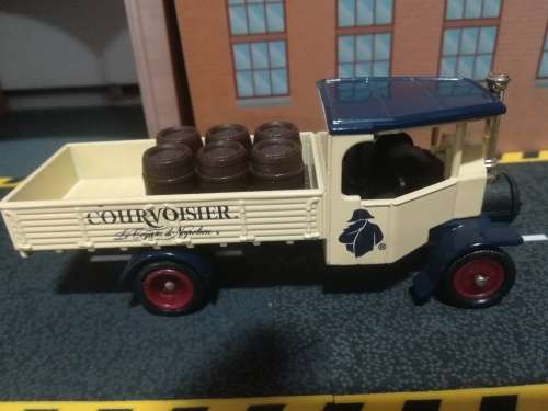 Foden Steam Wagon `COURVOISIER`