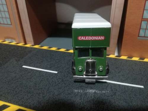 Guy Pantechnicon ``Waring and Gillow`
