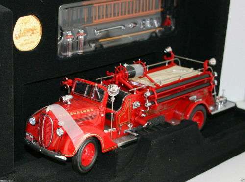 Ford Fire Truck 1938 Red with accessories and 24K coin