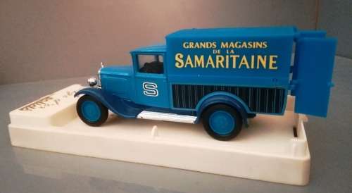 Samaritaine Blue Delivery Truck
