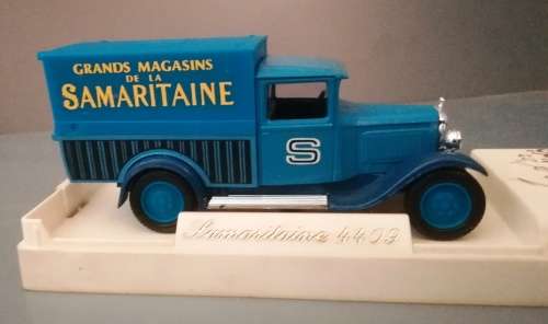 Samaritaine Blue Delivery Truck
