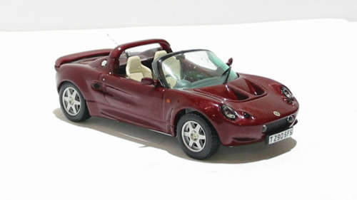 Lotus Elise 111S in ruby red