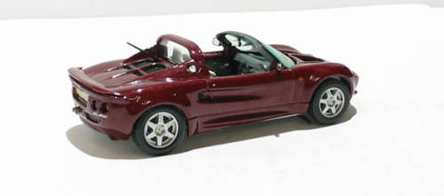 Lotus Elise 111S in ruby red