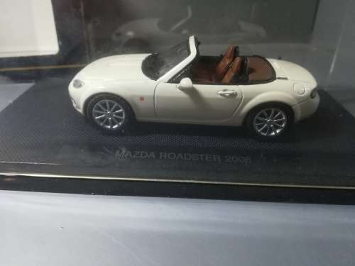 Mazda Roadster Marble White