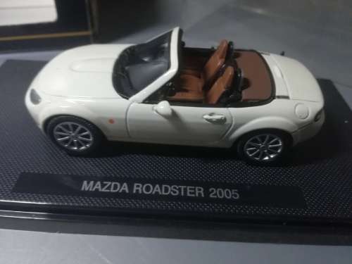 Mazda Roadster Marble White