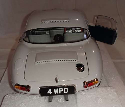 Jaguar E-Type Lightweight Coombs  4WP #47 Grey
