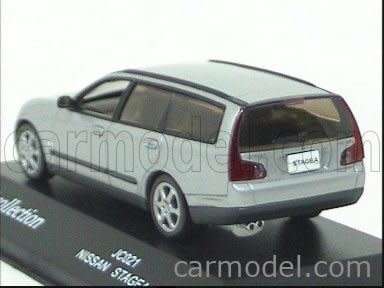 Nissan Stagea Station Wagon Silver.