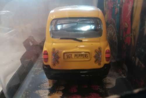 Beatles Sergeant Pepper,Album Cover Taxi Model
