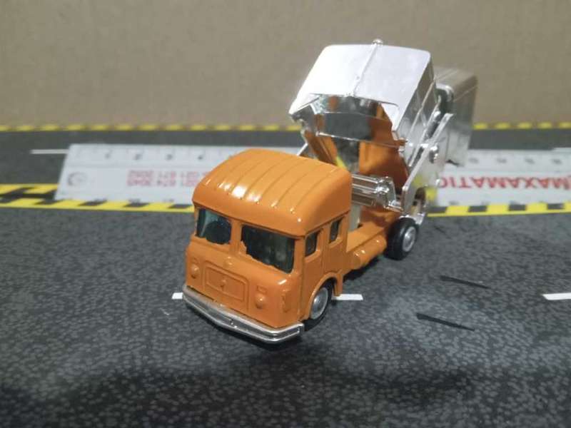 Husky Diecast Garbage Truck