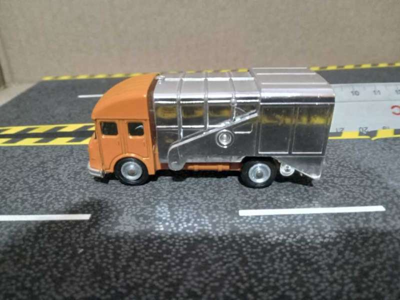 Husky Diecast Garbage Truck