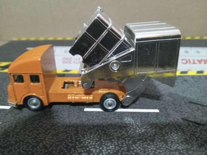 Husky Diecast Garbage Truck