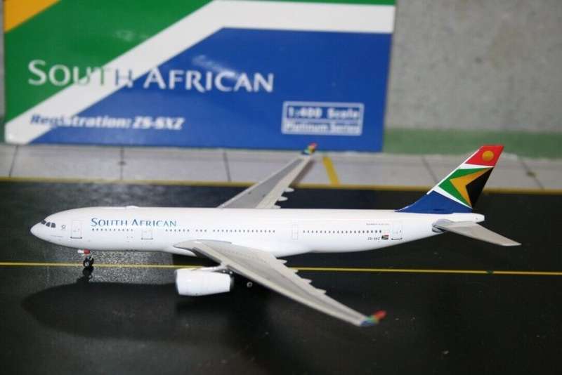Phoenix 1:400 South African Airways Airbus A330-200 ZS-SXZ (10492) Model Plane