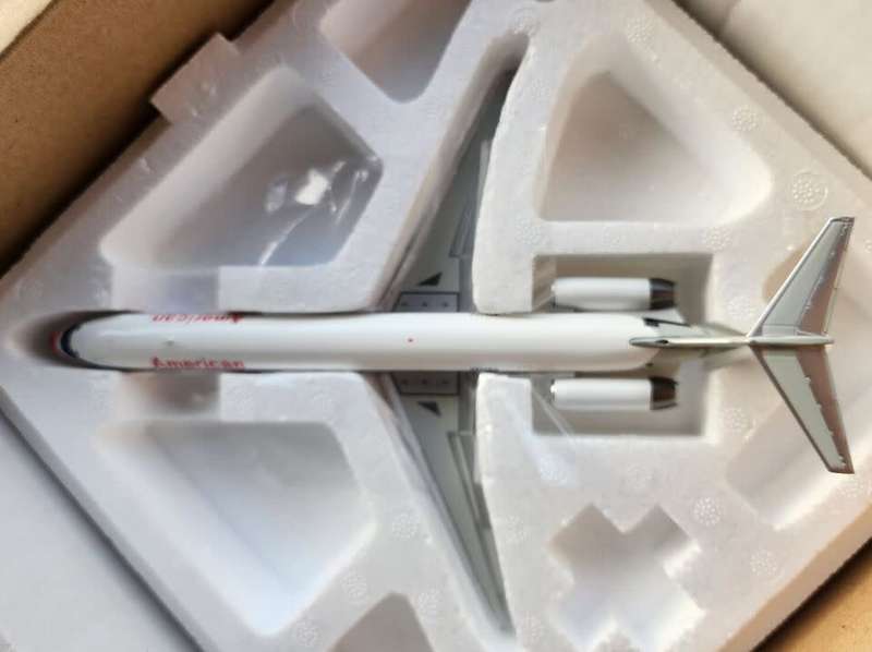 JET-X - MCDONNELL DOUGLAS MD82 - AMERICAN AIRLINES - SCALE 1/200