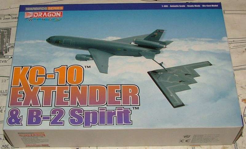 DRAGON WINGS 1/400 KC-10 EXTENDER AND B-2 SPIRIT.