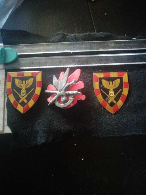 SADF 4 th field artillery flashes and cap badge
