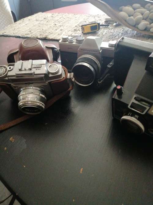 Camera lot, 3 working cameras, 2x 35mm and 1x Polaroid instamatic