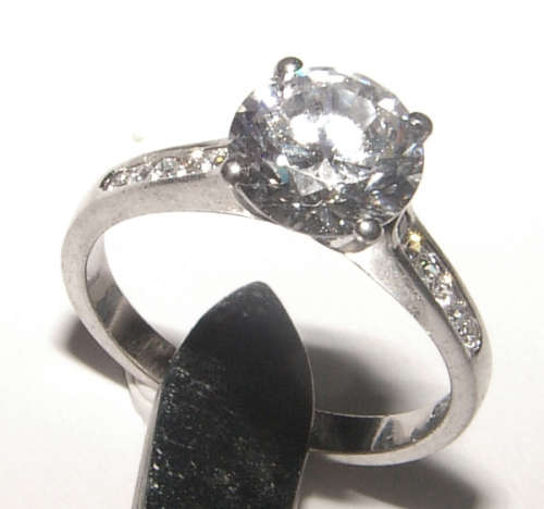 PURE PERFECTION! SOLID .925 STERLING SOLITAIRE RING WITH SIMULATED DIAMONDS!
