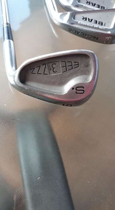 BARGAIN! - 29 GOLF CLUBS AND 3 GOLF BAGS ALL IN GOOD CONDITION - ONLY R1500!