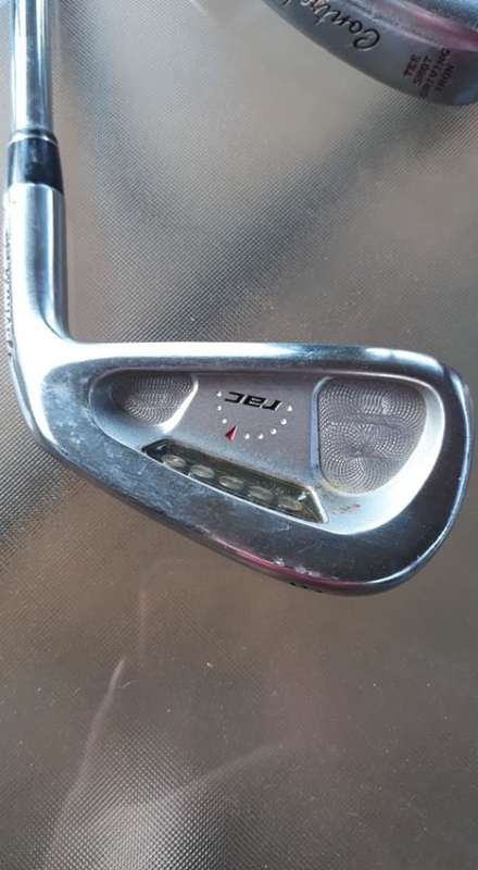 BARGAIN! - 29 GOLF CLUBS AND 3 GOLF BAGS ALL IN GOOD CONDITION - ONLY R1500!