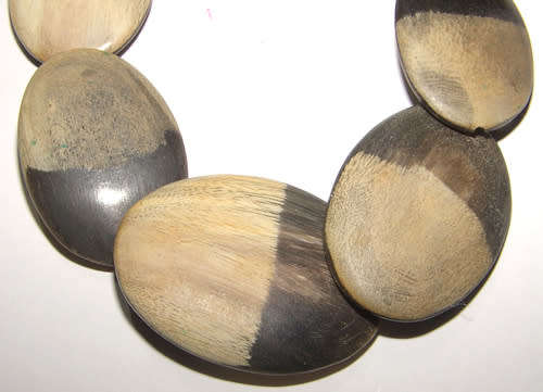 GORGEOUS WOODEN BEADED NECKLACE