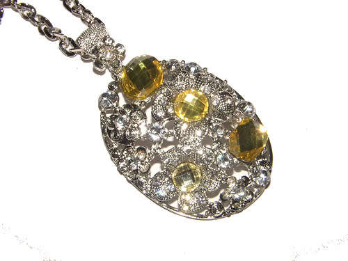 SPARKLING RHINESTONE AND LUCITE NECKLACE AND EARRINGS SET