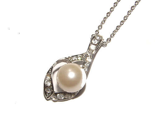 SPARKLING PEARL AND RHINESTONE NECKLACE
