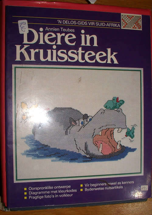 SOFT COVER  -  DIERE IN KRUISSTEEK - ANNIEN TEUBES.  (CONDITION EXCELLENT)