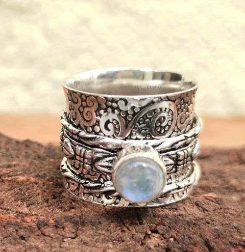 BEAUTIFUL HANDMADE STERLING SILVER SPINNING RING WITH NATURAL MOONSTONE.