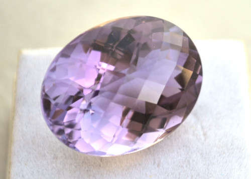 NATURAL (Untreated) AMETHYST -  FINE PURPLE OVAL CUT WITH CHECKERBOARD TABLE - 10,43cts