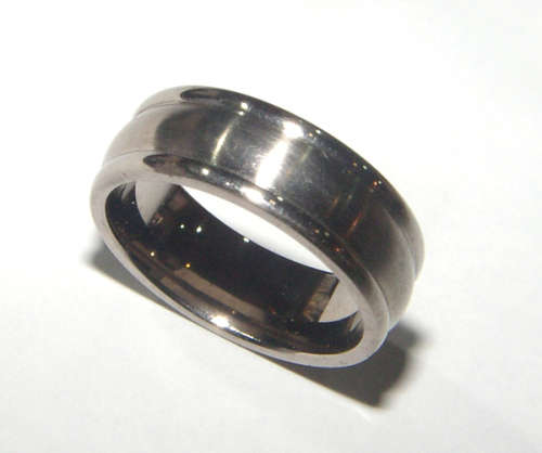 SOLID TITANIUM MEN`S BAND RING