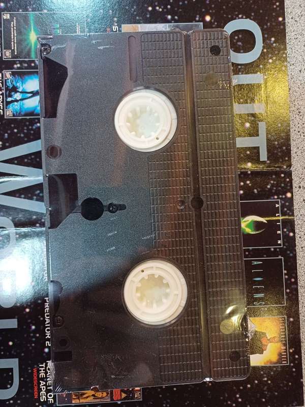 RARE COLLECTOR`S ITEM: VHS CASSETTE  -  STAR WARS RETURN OF THE JEDI (SEALED!)