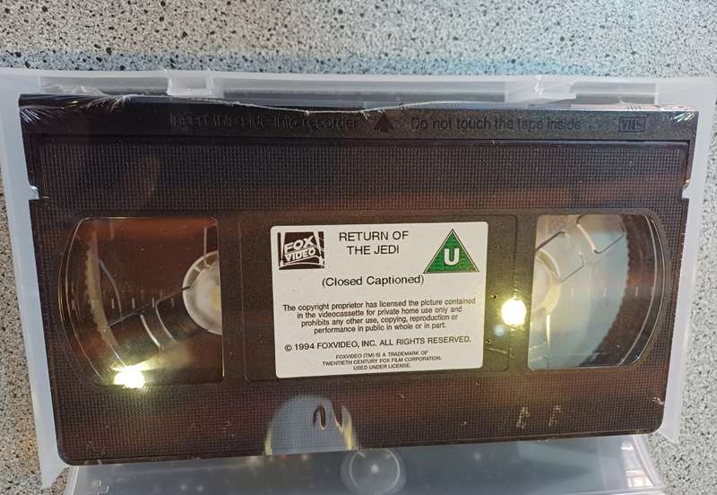 RARE COLLECTOR`S ITEM: VHS CASSETTE  -  STAR WARS RETURN OF THE JEDI (SEALED!)