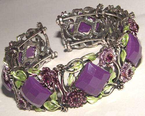 ***STUNNING!!!*** DESIGNER INSPIRED VINTAGE STYLE FLORAL BANGLE!