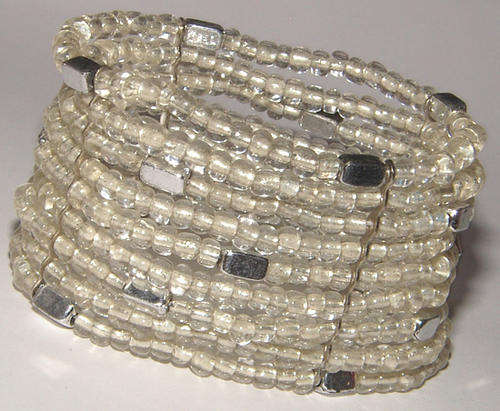 ***PRETTY AS A PICTURE!!*** MULTISTRAND LUCITE STRETCHY BRACELET!
