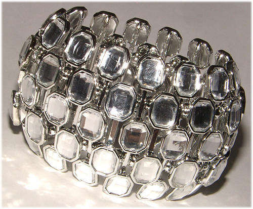 ***WOAW!!!***STUNNING BROAD  LUCITE BEAD STRETCHY BRACELET!