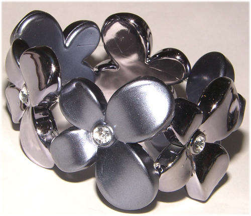 STUNNING BROAD LUCITE BEAD STRETCHY BRACELET WITH RHINESTONES!