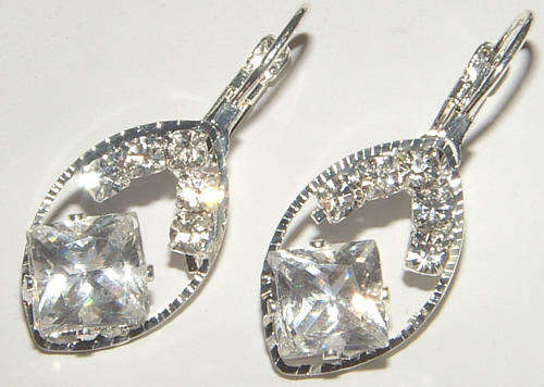 *** PRETTY*** RHINESTONE DANGLING EARRINGS!!!
