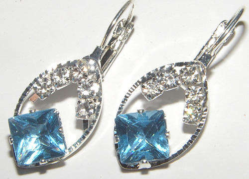 *** PRETTY*** RHINESTONE DANGLING EARRINGS!!!