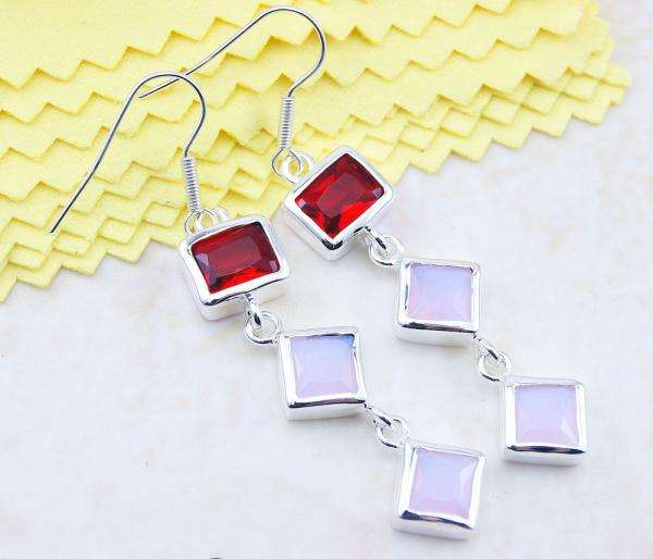 BEAUTIFUL COLOUR COMBINATION! NATURAL GARNET AND MOONSTONE STERLING SILVER DANGLING EARRINGS!