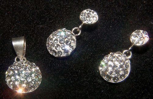 **EXCELLENT!**STERLING SILVER SWAROVSKI EARRINGS AND PENDANT SET!!